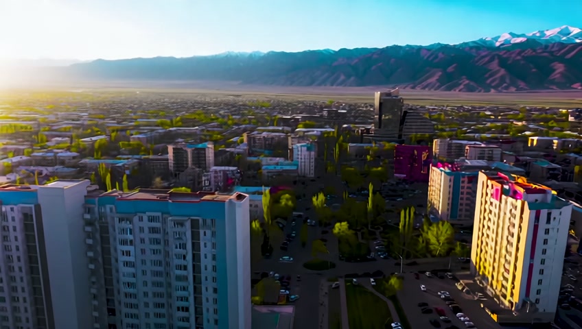 Eine Drone Video über Bischkek, Kyrgyzstan, Stadtrundflug, Cinematography Qualität, 4k, high density, ultra realism
