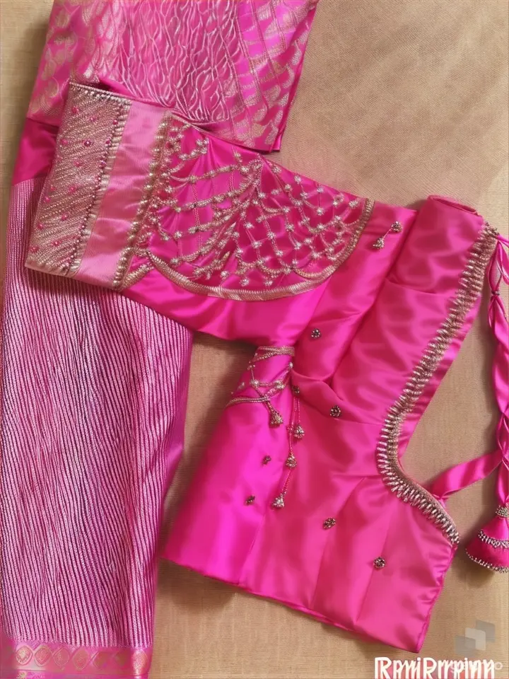a pink saree with a name on it