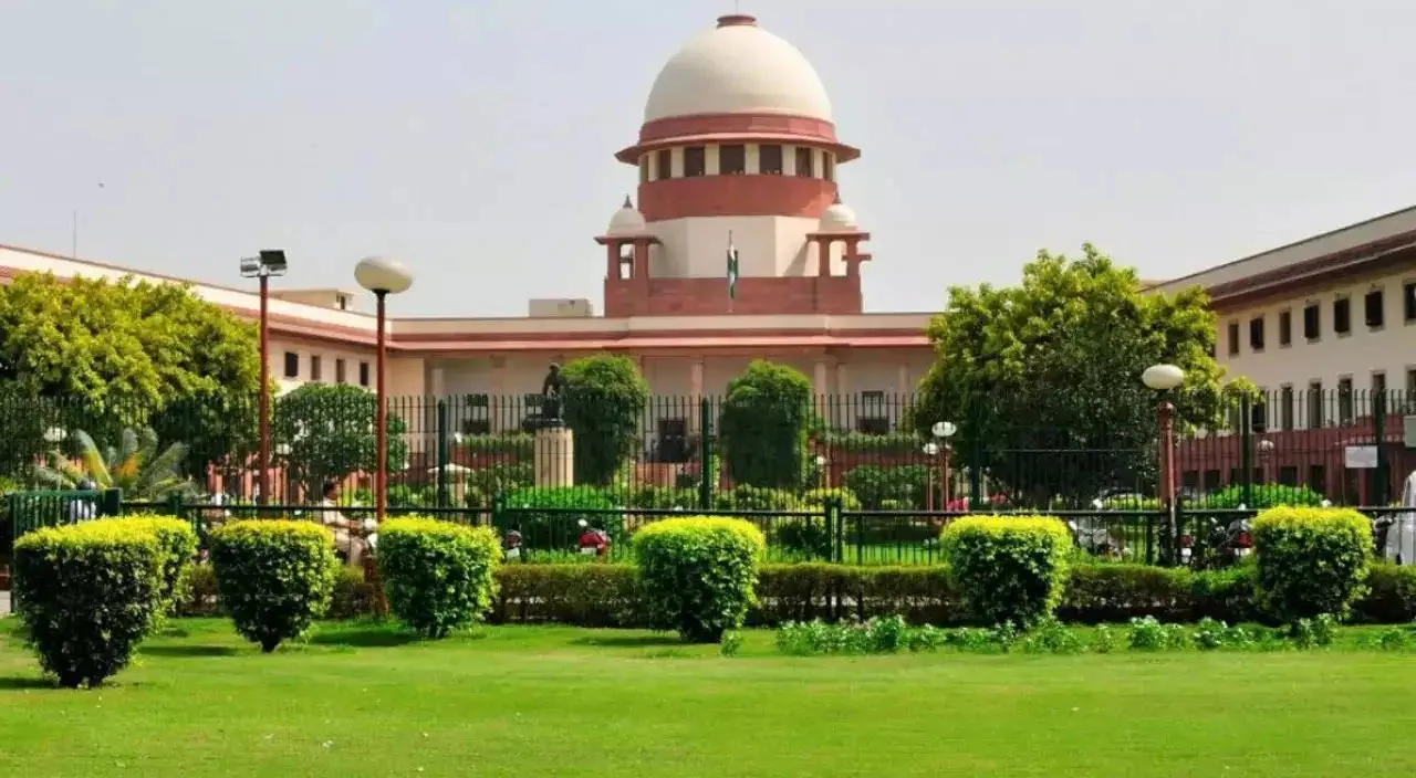 the supreme court building in new delhi