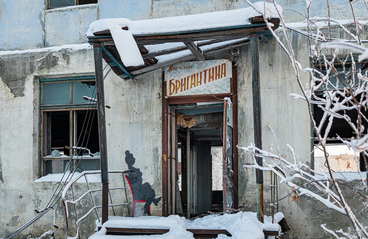 a run down building with snow on the ground