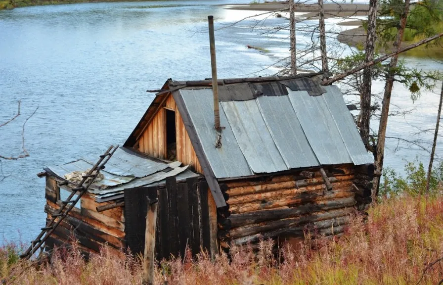 Make a high-quality animation of the river that is located behind the hut, while the hut should be static.