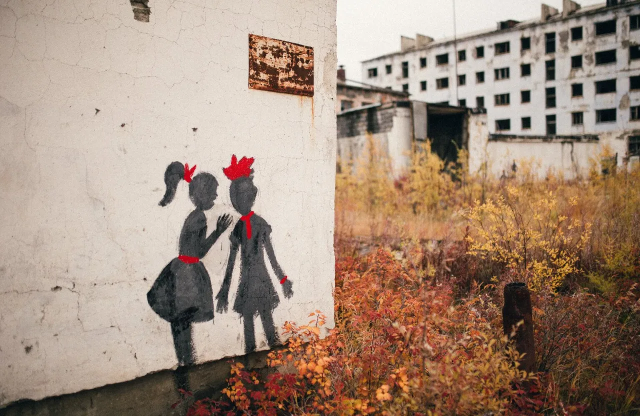 a picture of two children painted on the side of a building