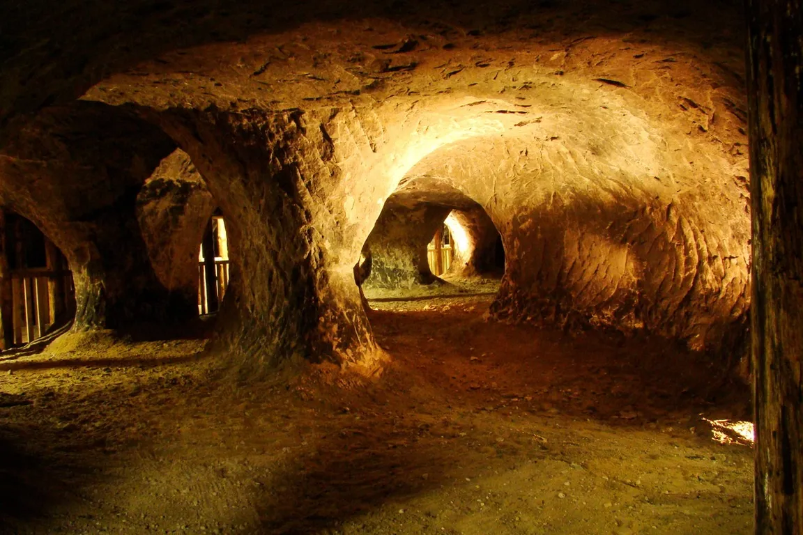 a dimly lit tunnel with no people in it