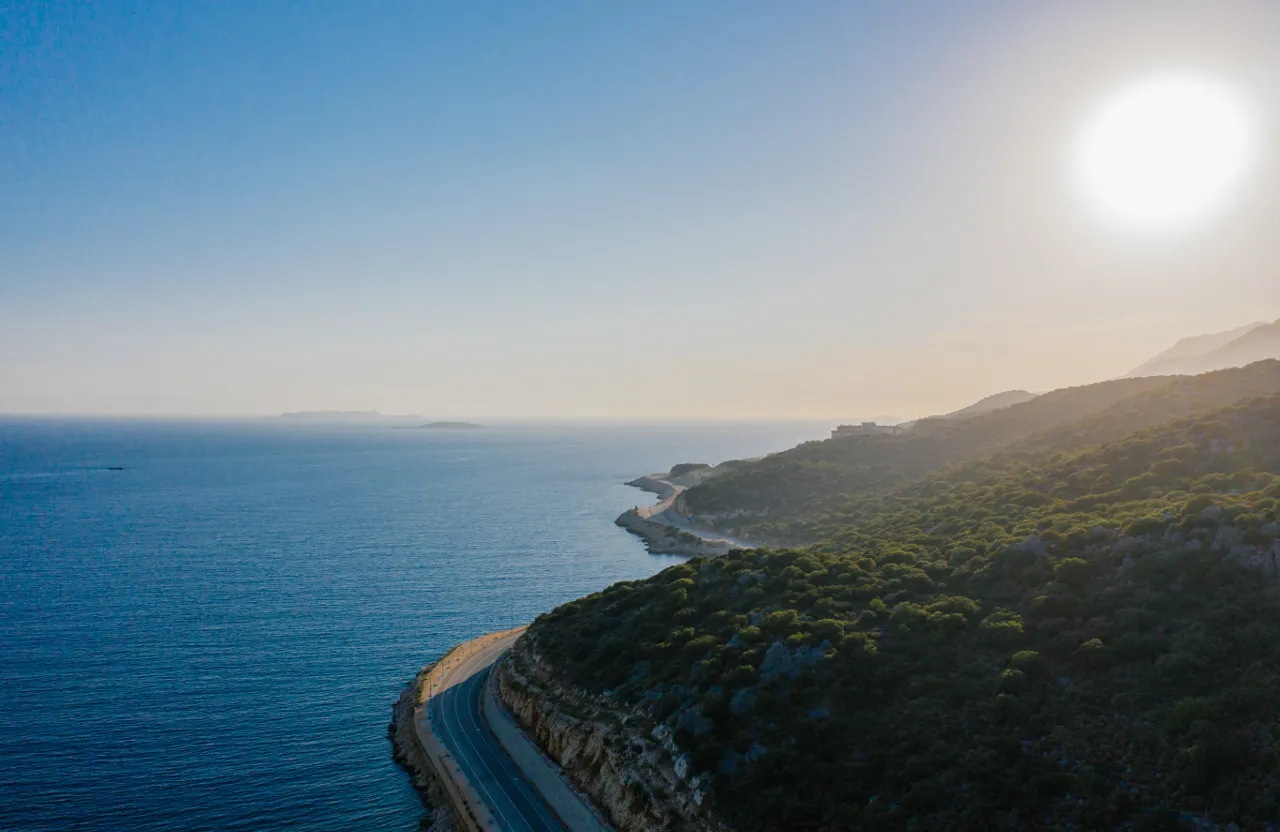 water, sky, water resources, cloud, sunlight, coastal and oceanic landforms, mountain, atmospheric phenomenon, terrain, bank