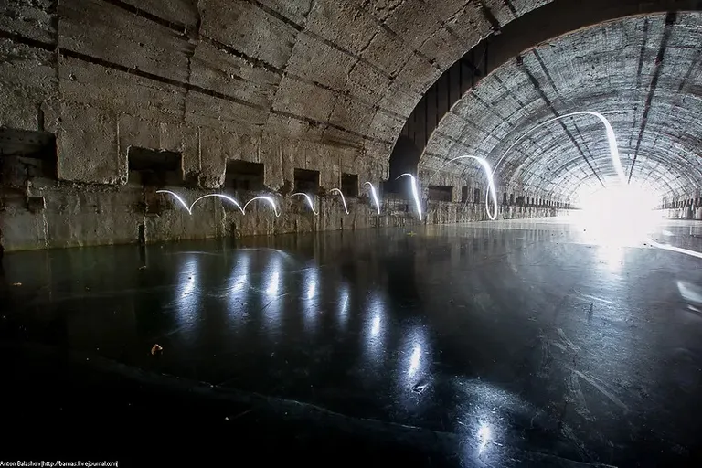 water, building, tints and shades, city, symmetry, space, tunnel, arch, darkness, reflection