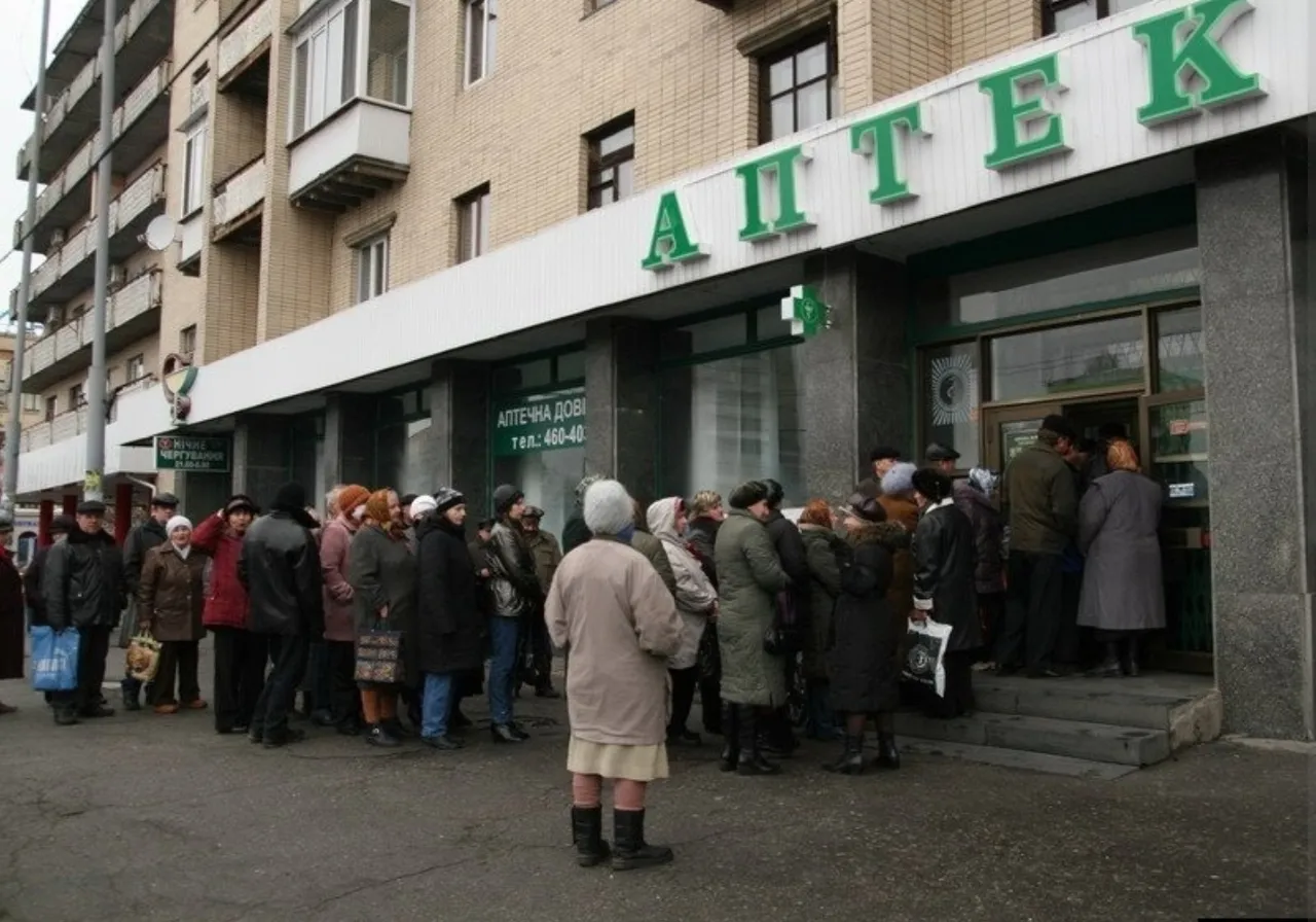 Pharmacy, big crowd