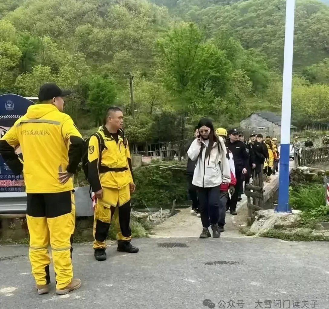 a group of people in yellow and black uniforms