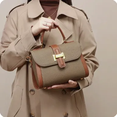 A girl in a trench coat shows off a brown handbag from AliExpress