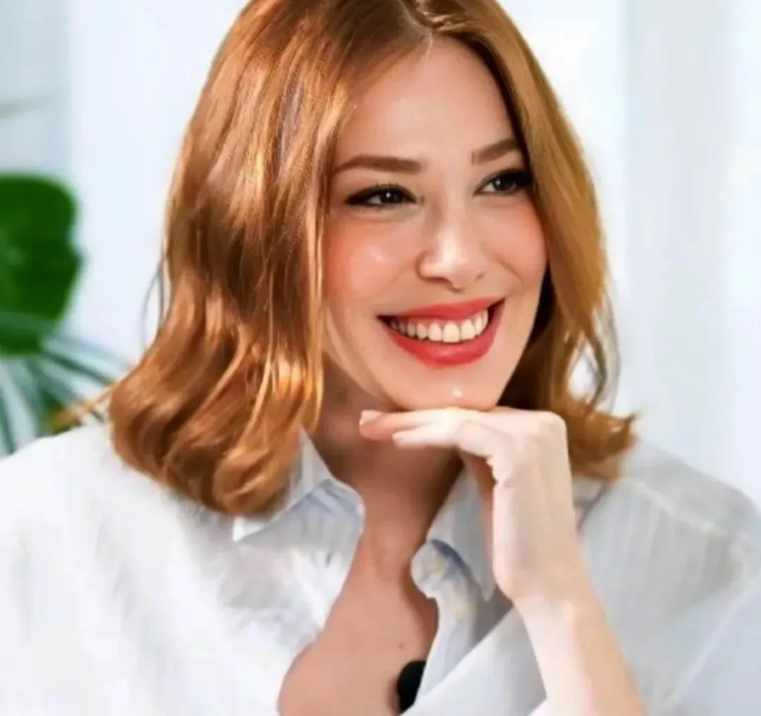 puedes crear un video de fans buscando desoladamente a elçin sangu?