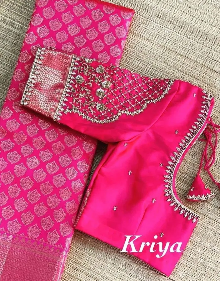 a pink saree with a name on it