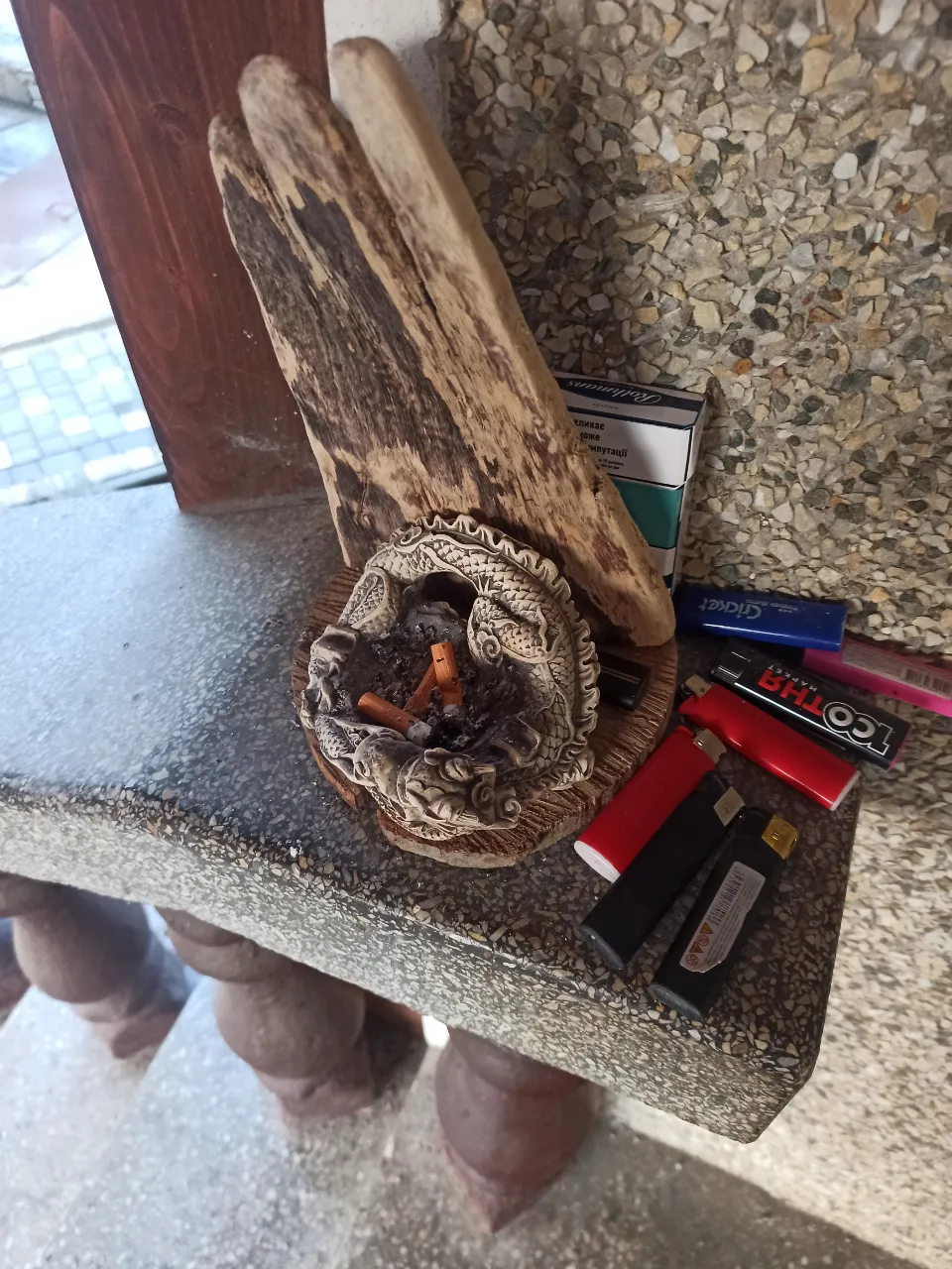 a piece of wood sitting on top of a counter