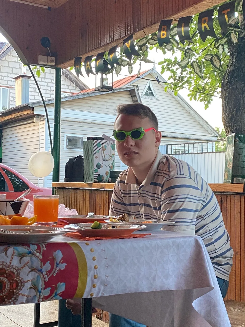 a man sitting at a table with a plate of food
The cover of the song by the artist "Лёлик" track "Царица"