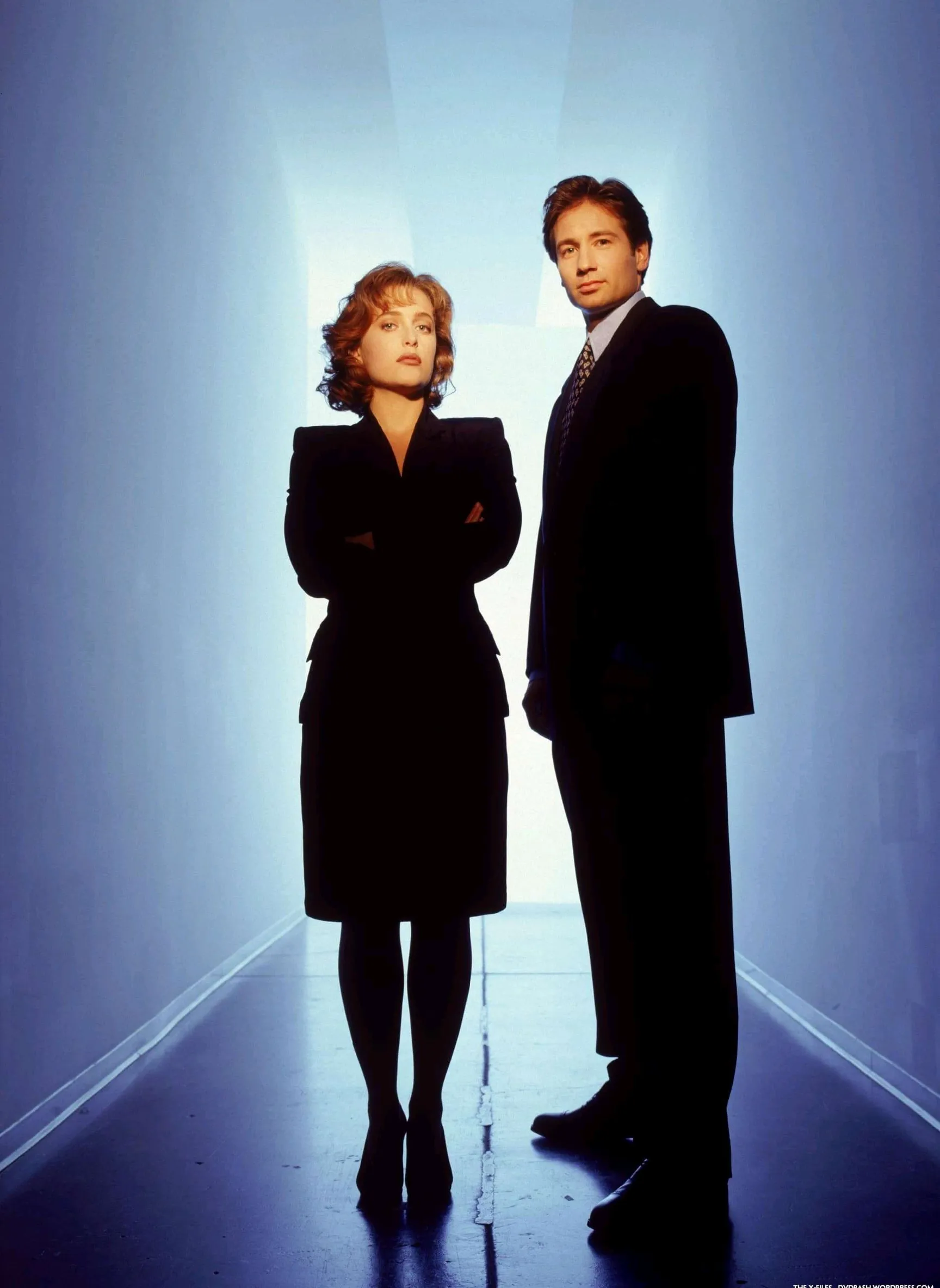 Dana Scully y Fox Mulder in the X-Files series, advertising style